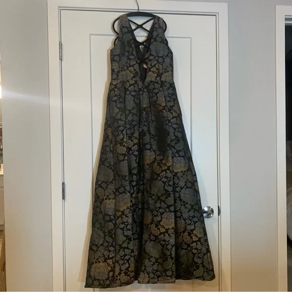 Monique Lhuillier Metallic Brocade Gown with pockets Size 8 (Hemmed for 5’ 3”) - Picture 4 of 8
